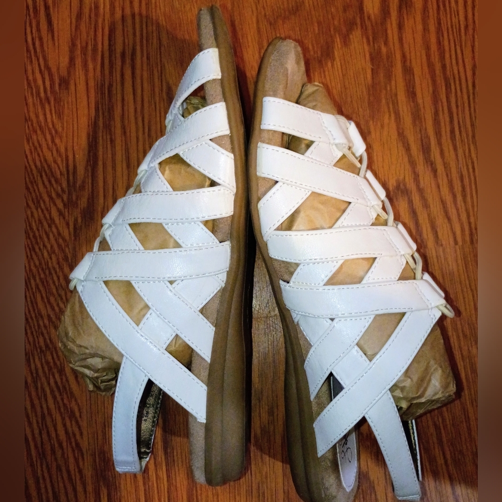 Life Stride White Slingback Sandals B4 321